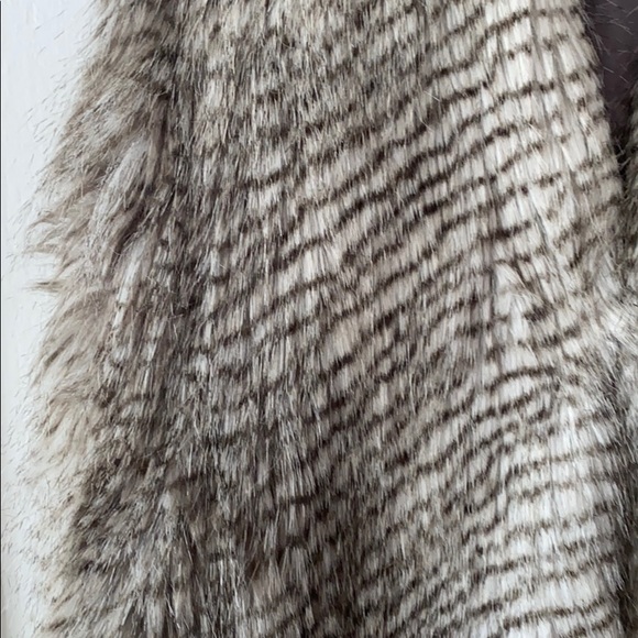 Ann Taylor faux fur vest - Picture 2 of 4